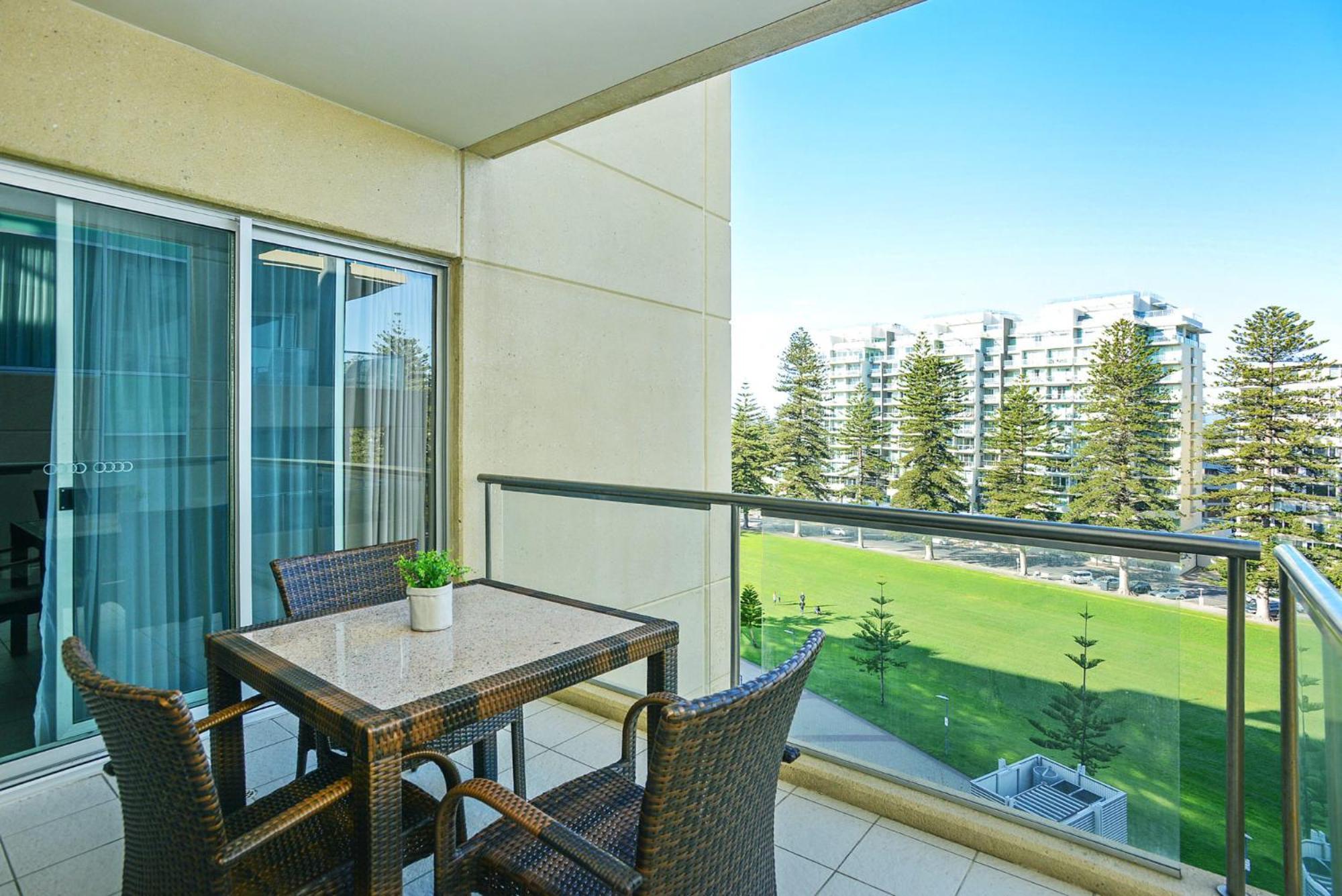Pier Apartment - Glenelg Views - No 506 Adelaide Kültér fotó
